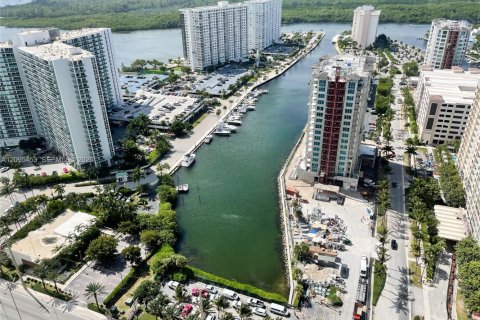 Condo à Sunny Isles Beach, Floride, 2 chambres  № 2390220