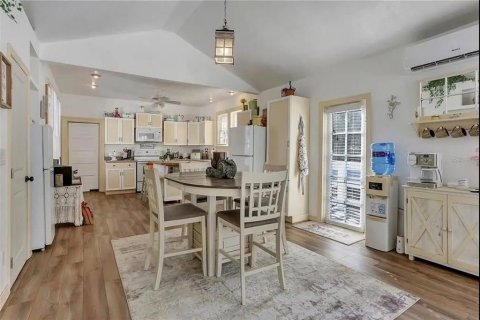 House in Apopka, Florida 3 bedrooms, 190.64 sq.m. № 2201074 - photo 4