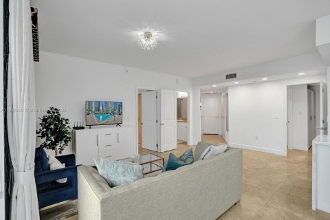 Condominio en alquiler en Miami, Florida, 2 dormitorios, 116.59 m2 № 1852057 - foto 3