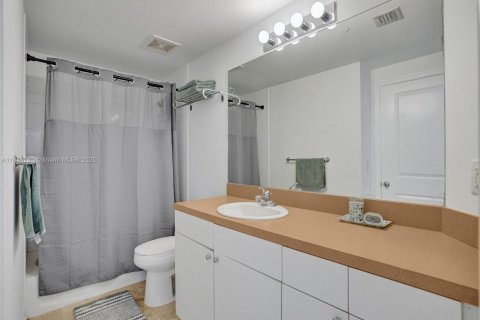 Condominio en alquiler en Miami, Florida, 2 dormitorios, 116.59 m2 № 1852057 - foto 19
