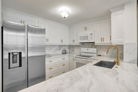 Condominio en alquiler en Miami, Florida, 2 dormitorios, 116.59 m2 № 1852057 - foto 8