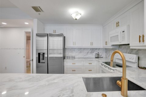 Condominio en alquiler en Miami, Florida, 2 dormitorios, 116.59 m2 № 1852057 - foto 9