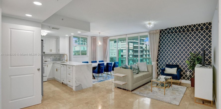 Condominio en Miami, Florida, 2 dormitorios № 1852057