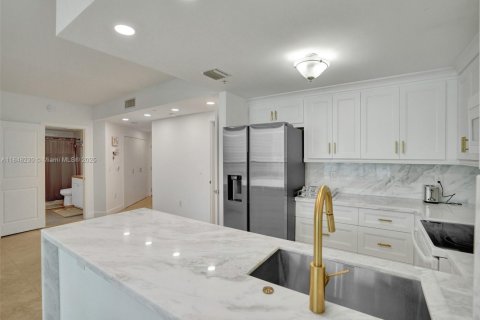 Condominio en alquiler en Miami, Florida, 2 dormitorios, 116.59 m2 № 1852057 - foto 10