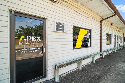 Propiedad comercial en venta en Eustis, Florida, 743.22 m2 № 1679607 - foto 17