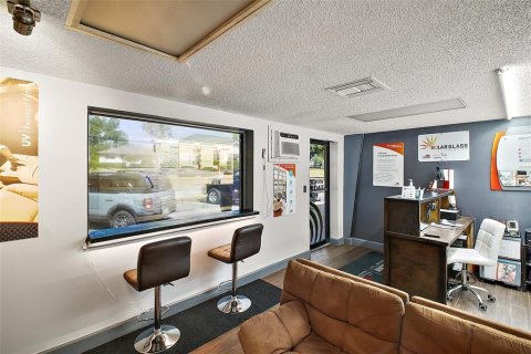 Propiedad comercial en venta en Eustis, Florida, 743.22 m2 № 1679607 - foto 12