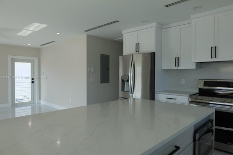 House in Tavernier, Florida 5 bedrooms № 1127403 - photo 4