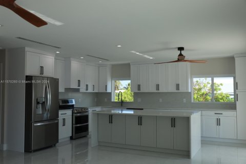 House in Tavernier, Florida 5 bedrooms № 1127403 - photo 26