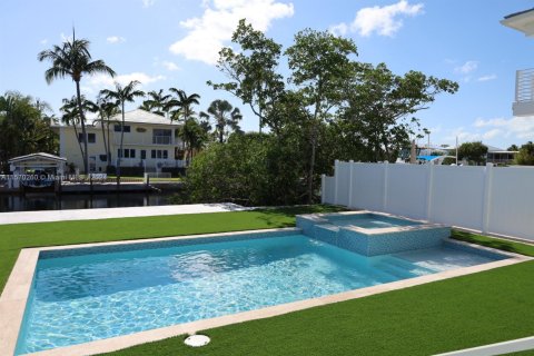 House in Tavernier, Florida 5 bedrooms № 1127403 - photo 3