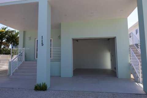 House in Tavernier, Florida 5 bedrooms № 1127403 - photo 29