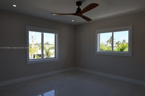 House in Tavernier, Florida 5 bedrooms № 1127403 - photo 8