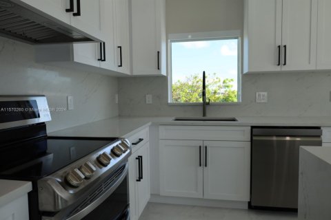 House in Tavernier, Florida 5 bedrooms № 1127403 - photo 21