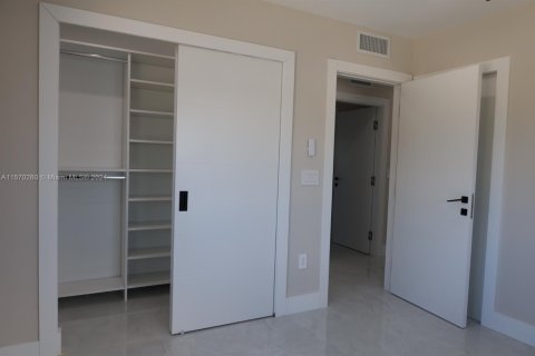 House in Tavernier, Florida 5 bedrooms № 1127403 - photo 14