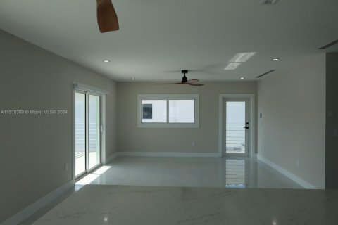 House in Tavernier, Florida 5 bedrooms № 1127403 - photo 7