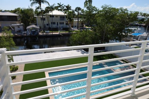 House in Tavernier, Florida 5 bedrooms № 1127403 - photo 23