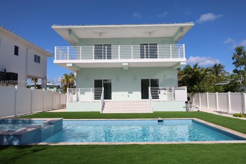 House in Tavernier, Florida 5 bedrooms № 1127403 - photo 2