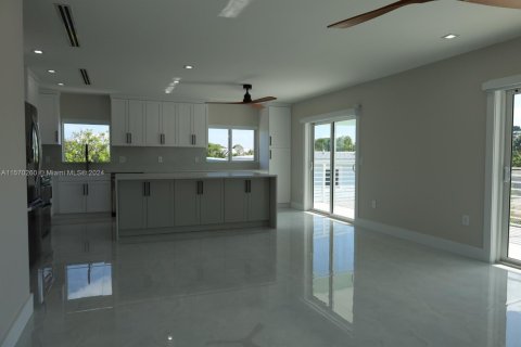 House in Tavernier, Florida 5 bedrooms № 1127403 - photo 27