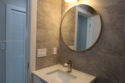 House in Tavernier, Florida 5 bedrooms № 1127403 - photo 15