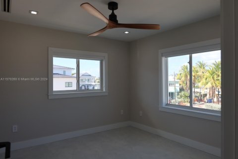 House in Tavernier, Florida 5 bedrooms № 1127403 - photo 13