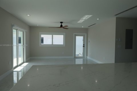 House in Tavernier, Florida 5 bedrooms № 1127403 - photo 6