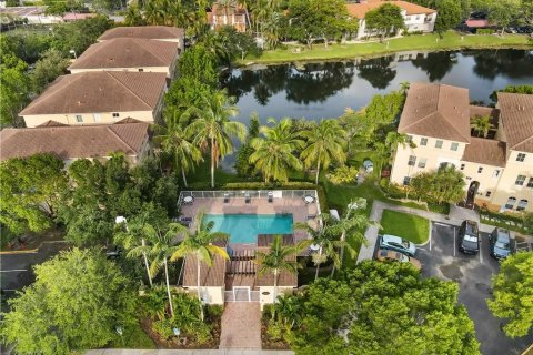 Townhouse in Plantation, Florida 2 bedrooms, 121.79 sq.m. № 1224640 - photo 1