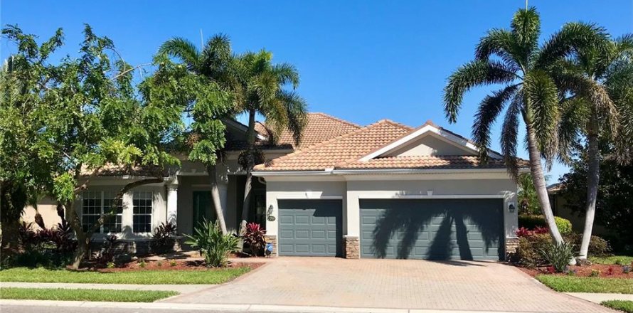 Casa en Bradenton, Florida 4 dormitorios, 271.18 m2 № 2152116