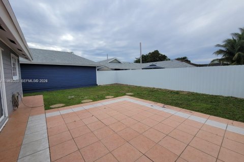 House in Miami, Florida 4 bedrooms, 167.13 sq.m. № 2024060 - photo 22