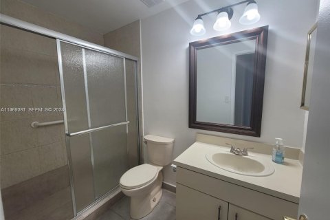 House in Miami, Florida 4 bedrooms, 167.13 sq.m. № 2024060 - photo 17