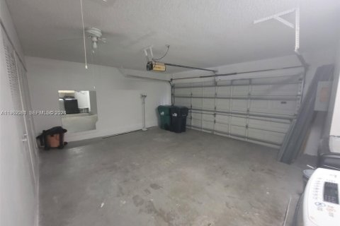 House in Miami, Florida 4 bedrooms, 167.13 sq.m. № 2024060 - photo 19