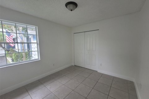 House in Miami, Florida 4 bedrooms, 167.13 sq.m. № 2024060 - photo 16