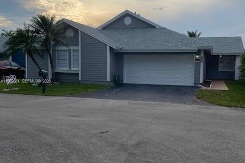 House in Miami, Florida 4 bedrooms, 167.13 sq.m. № 2024060 - photo 3