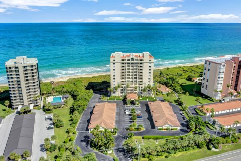 Condominio en venta en Hutchinson Island South, Florida, 3 dormitorios, 201.97 m2 № 861014 - foto 1
