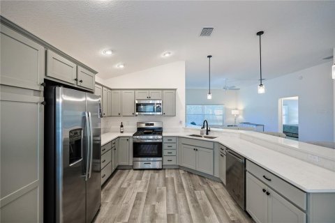 House in The Villages, Florida 3 bedrooms, 158.4 sq.m. № 1509537 - photo 13