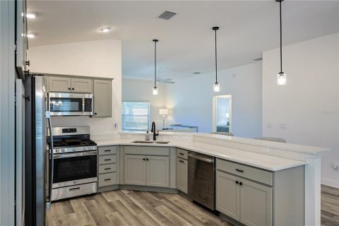 House in The Villages, Florida 3 bedrooms, 158.4 sq.m. № 1509537 - photo 12