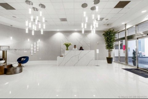 Condo in Miami, Florida, 1 bedroom  № 2081395 - photo 17