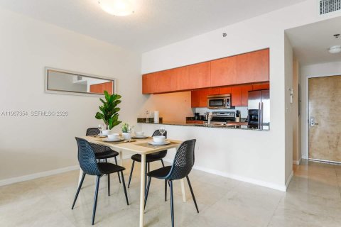 Condo in Miami, Florida, 1 bedroom  № 2081395 - photo 7
