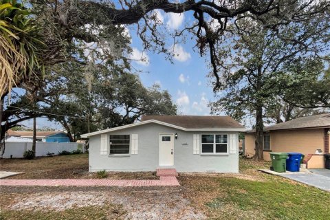 House in Tampa, Florida 2 bedrooms, 88.91 sq.m. № 1773130 - photo 1