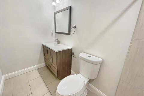 House in Tampa, Florida 2 bedrooms, 88.91 sq.m. № 1773130 - photo 17