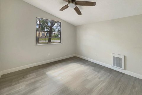 House in Tampa, Florida 2 bedrooms, 88.91 sq.m. № 1773130 - photo 5