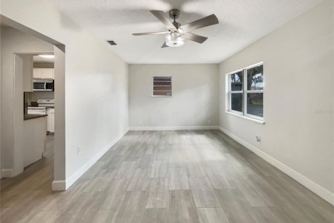 House in Tampa, Florida 2 bedrooms, 88.91 sq.m. № 1773130 - photo 12
