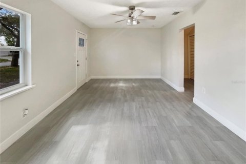 House in Tampa, Florida 2 bedrooms, 88.91 sq.m. № 1773130 - photo 3