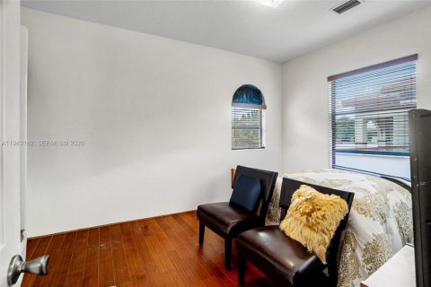 Casa en venta en Miami, Florida, 4 dormitorios, 269.14 m2 № 1999513 - foto 20