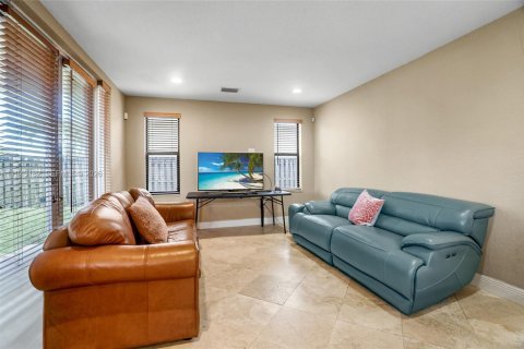 Casa en venta en Miami, Florida, 4 dormitorios, 269.14 m2 № 1999513 - foto 11