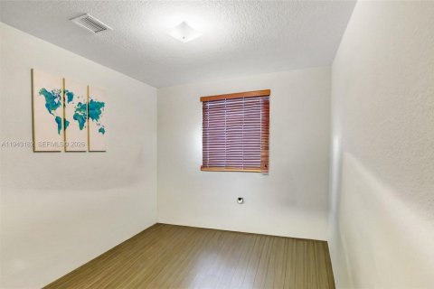 Casa en venta en Miami, Florida, 4 dormitorios, 269.14 m2 № 1999513 - foto 19