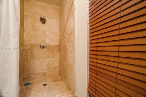 Casa en venta en Miami, Florida, 4 dormitorios, 269.14 m2 № 1999513 - foto 17