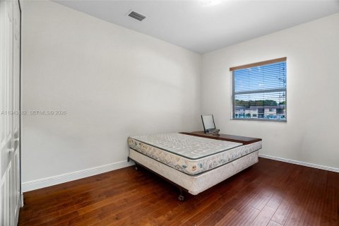 Casa en venta en Miami, Florida, 4 dormitorios, 269.14 m2 № 1999513 - foto 22