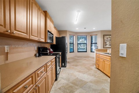 Casa en venta en Miami, Florida, 4 dormitorios, 269.14 m2 № 1999513 - foto 14