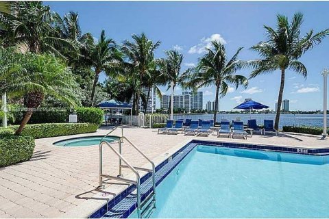 Condominio en venta en Aventura, Florida, 2 dormitorios, 149.57 m2 № 2013956 - foto 21