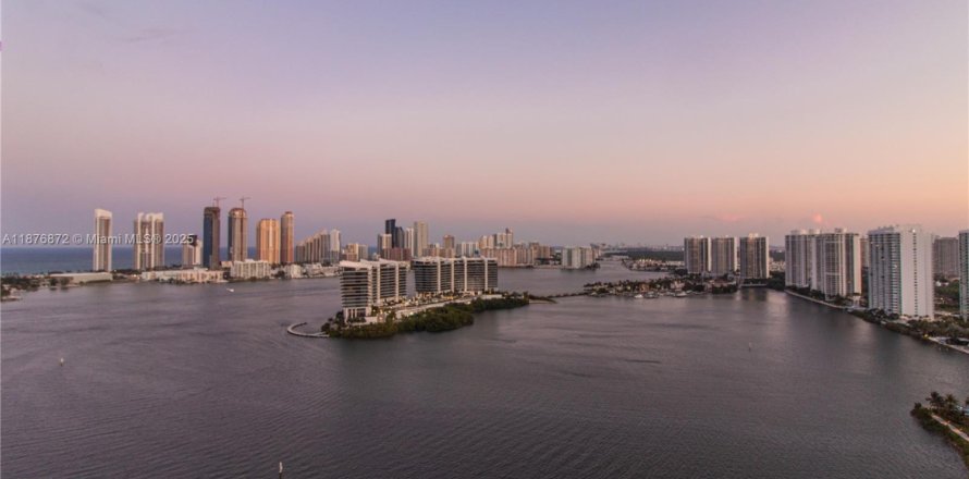 Condominio en Aventura, Florida, 2 dormitorios  № 2013956