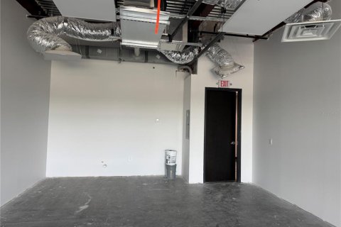 Propiedad comercial en alquiler en Orlando, Florida, 70.51 m2 № 2229474 - foto 10